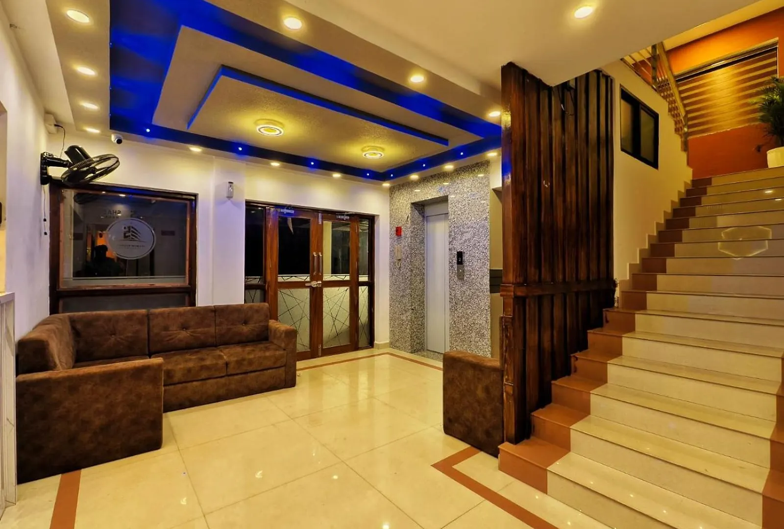 Hotel Shadow Regency Kochi 3*,  Ινδία