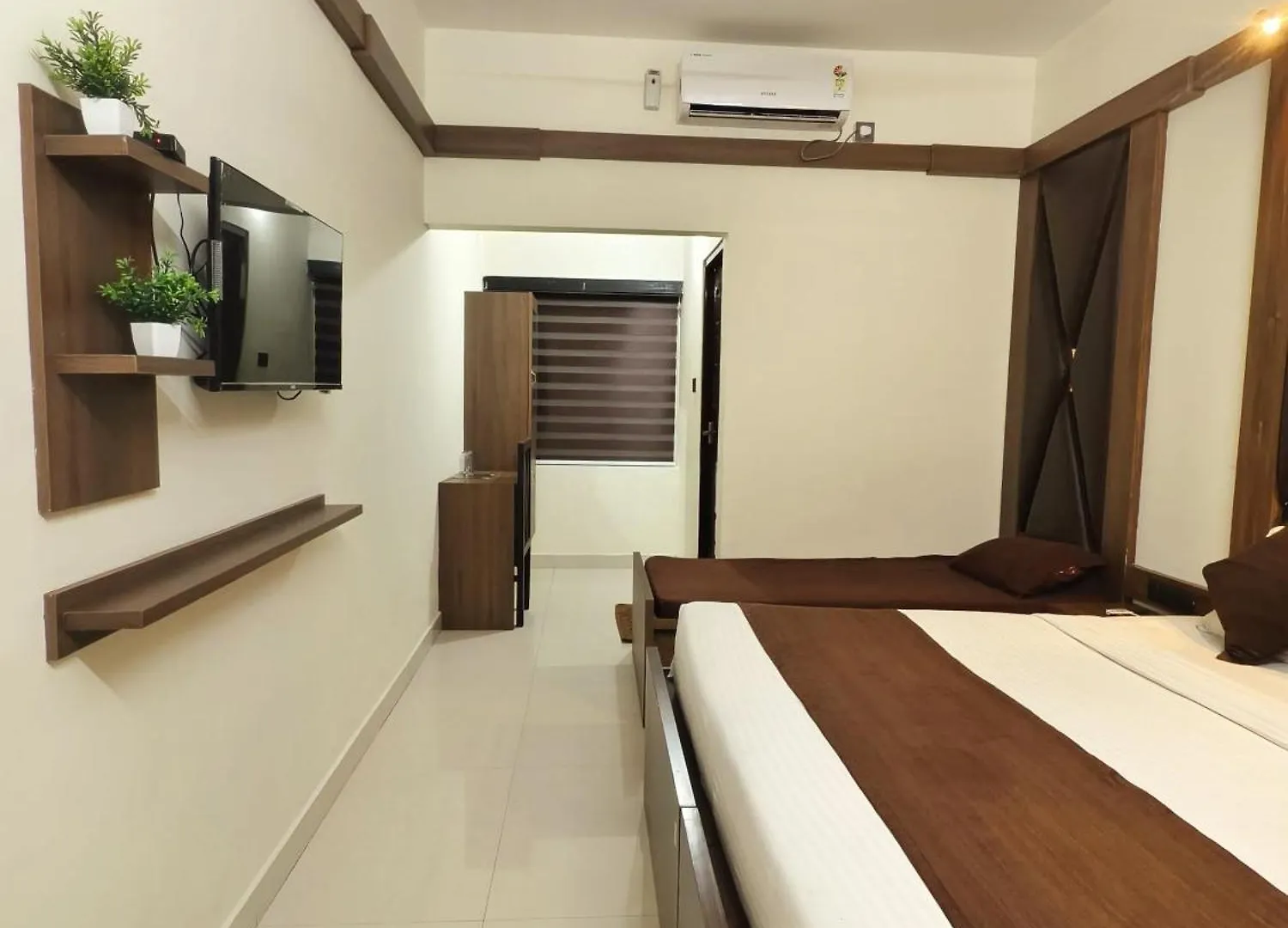 Hotel Shadow Regency Kochi 3*,  Ινδία