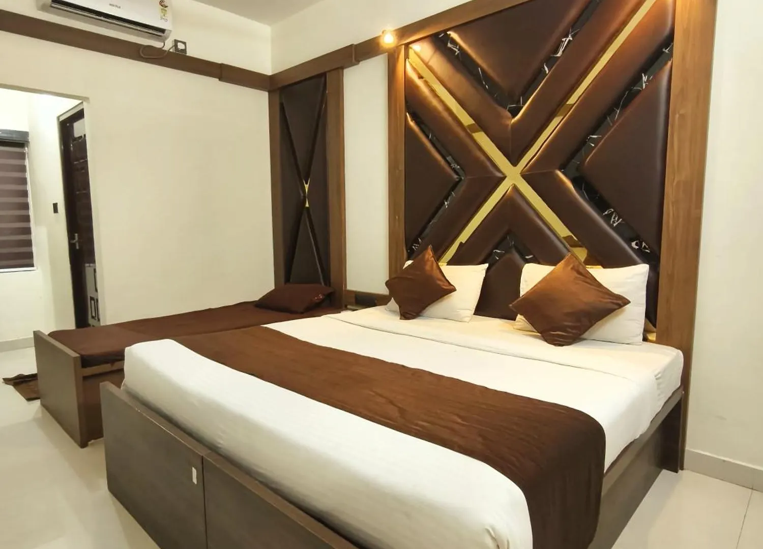 Hotel Shadow Regency Kochi Ινδία