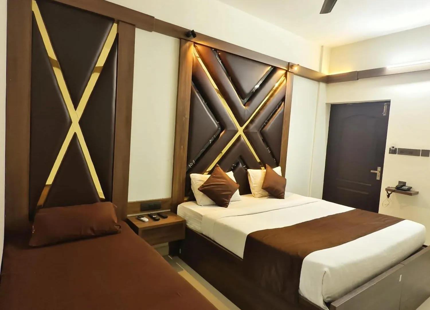 ***  Hotel Shadow Regency Kochi Ινδία